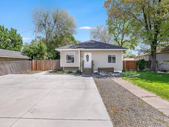 946 Blue Lakes Blvd, Twin Falls, ID 83301