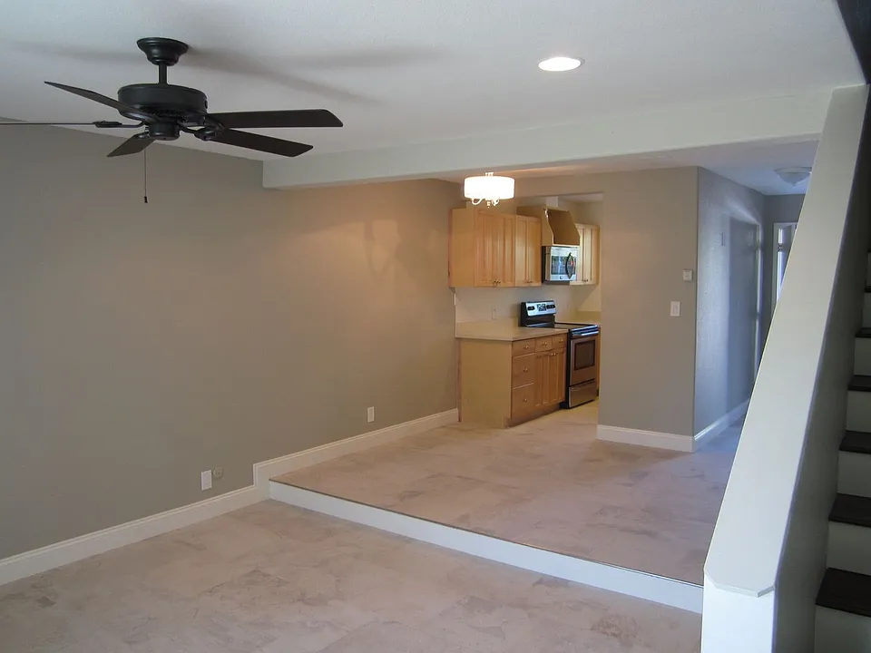 Beautiful 2X1.5 Townhome with a Detached Garage