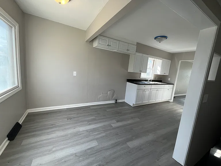 47 W Crawford Ave — Photo 4