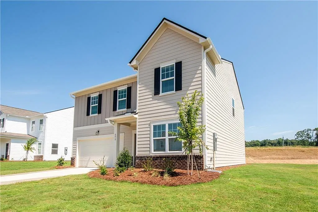 4 bed, 2.5 bath, 2610 sqft, $2,100 — Photo 2