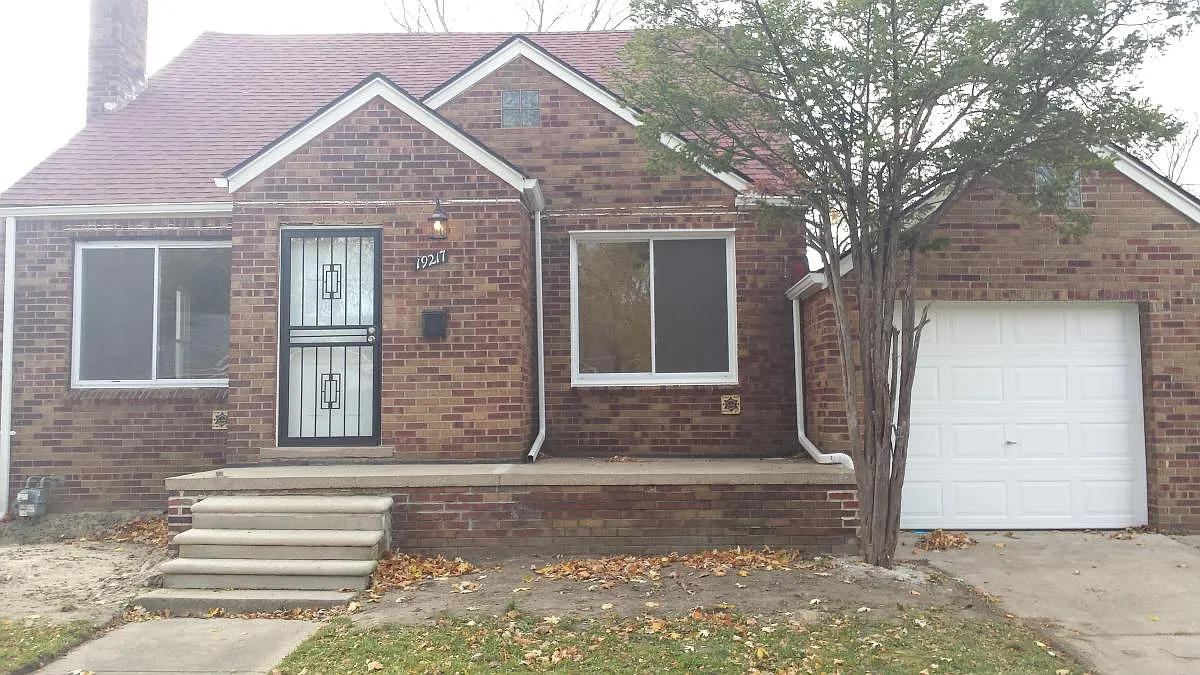 3 bed, 1.5 bath, 1100 sqft, $1,350 — Photo 1
