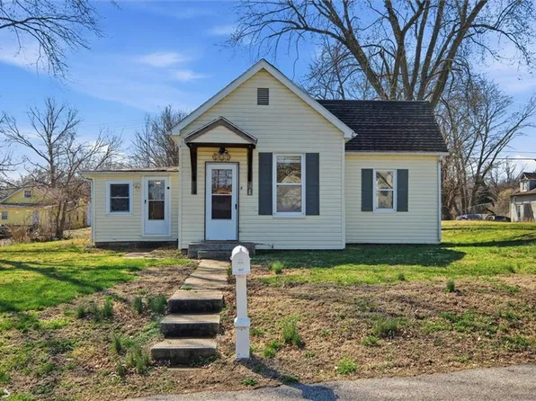 1423 Olive St, Leavenworth, KS 66048