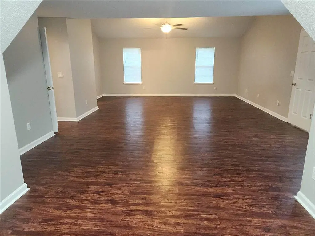 5 bed, 3.0 bath, 3048 sqft, $2,650 — Photo 3