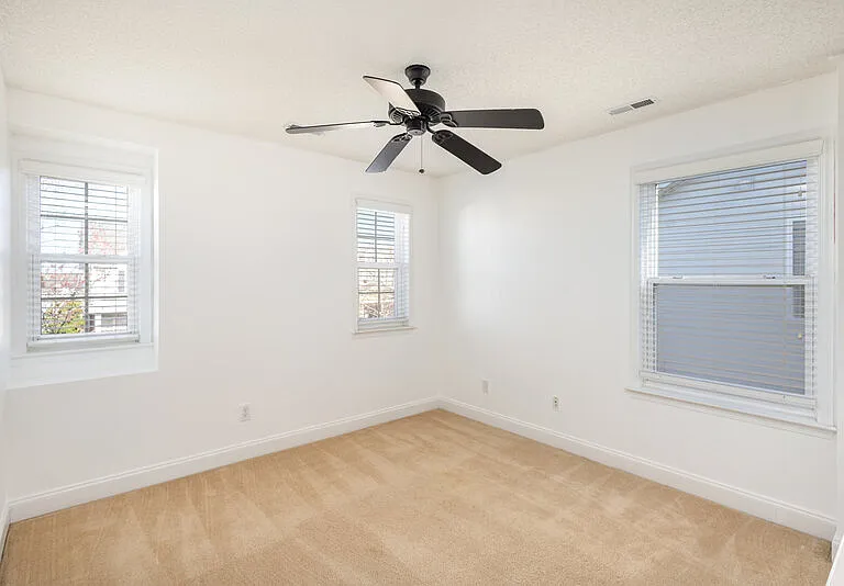 13716 Riding Hill Ave — Photo 10