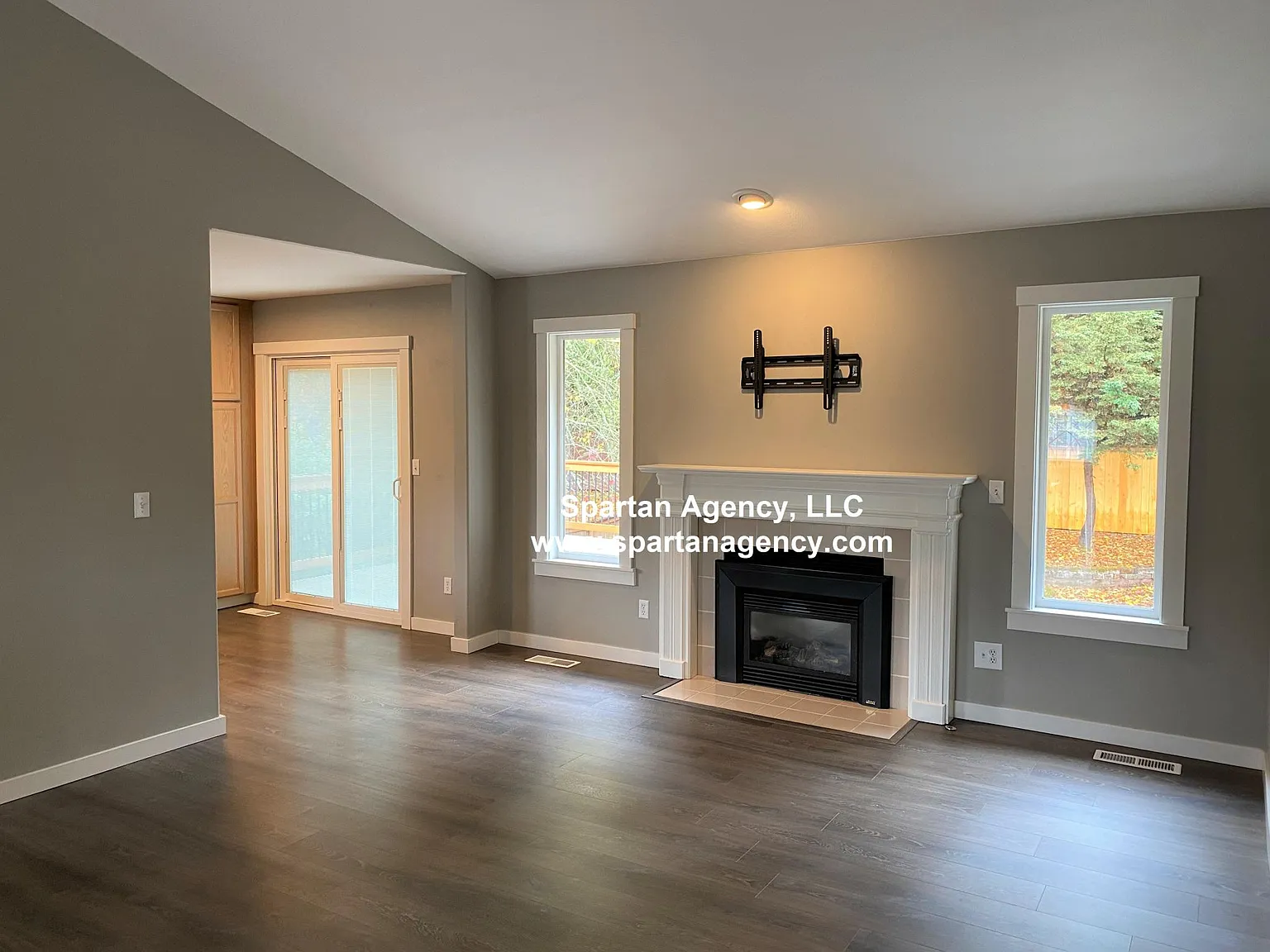 4 bed, 2.5 bath, 2283 sqft, $3,150 — Photo 3