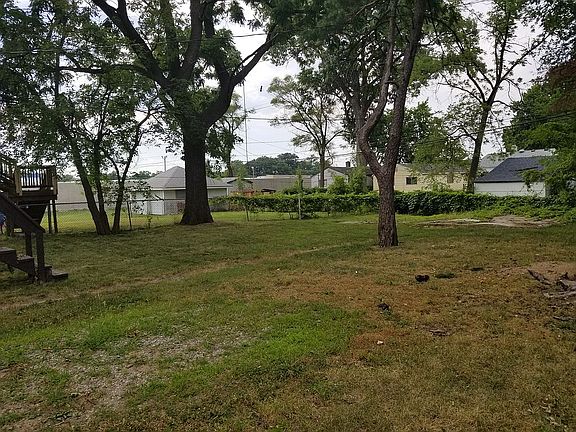4th image of 11227 Jackson Ave