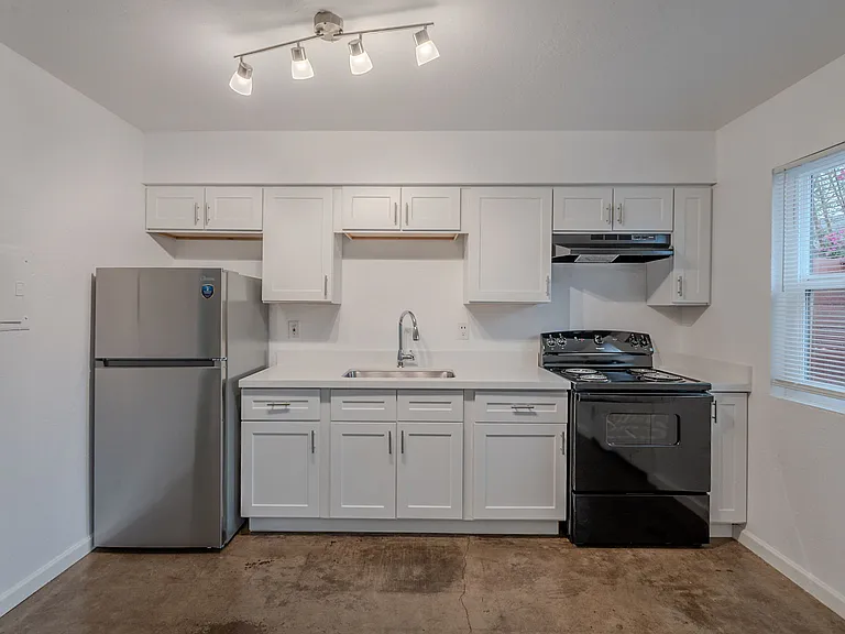 1421 E Roosevelt St #1 — Photo 5