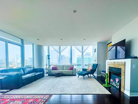 2nd image of 737 W Washington Blvd APT 3001