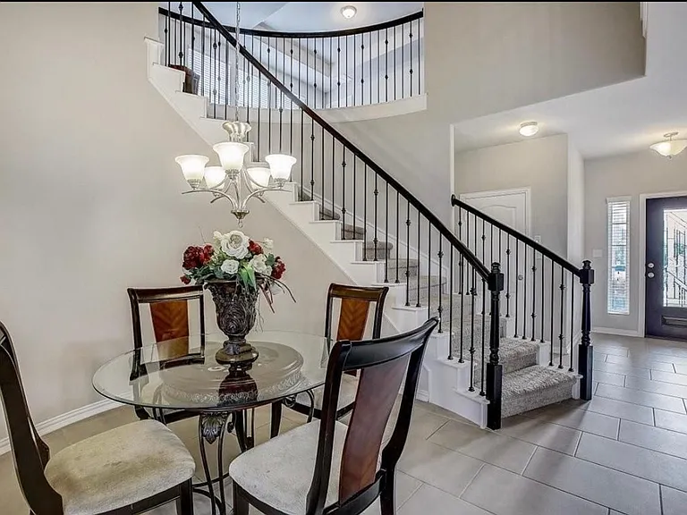 8014 Arezzo Dr — Photo 2