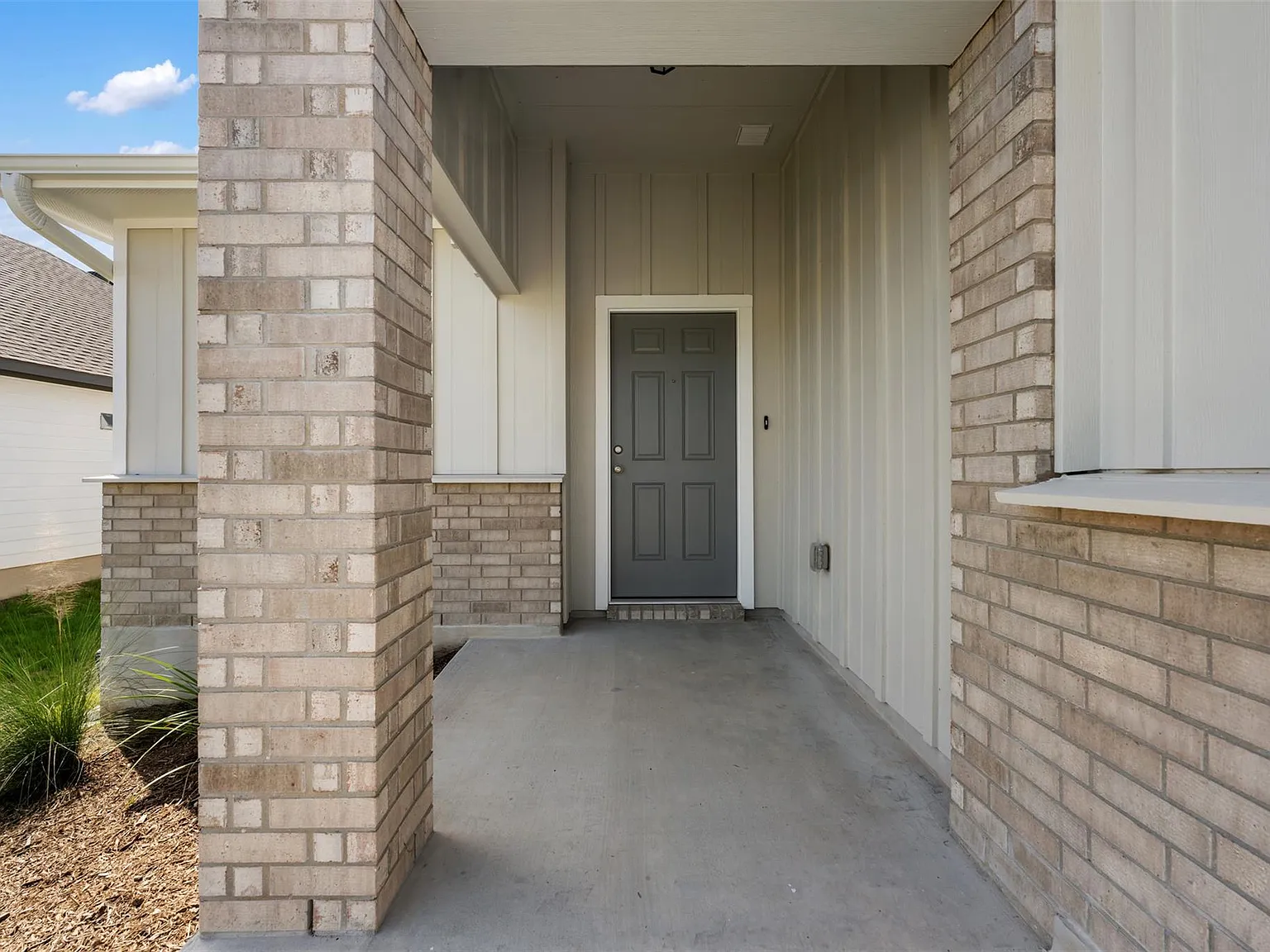 3 bed, 2.0 bath, 1354 sqft, $1,850 — Photo 2