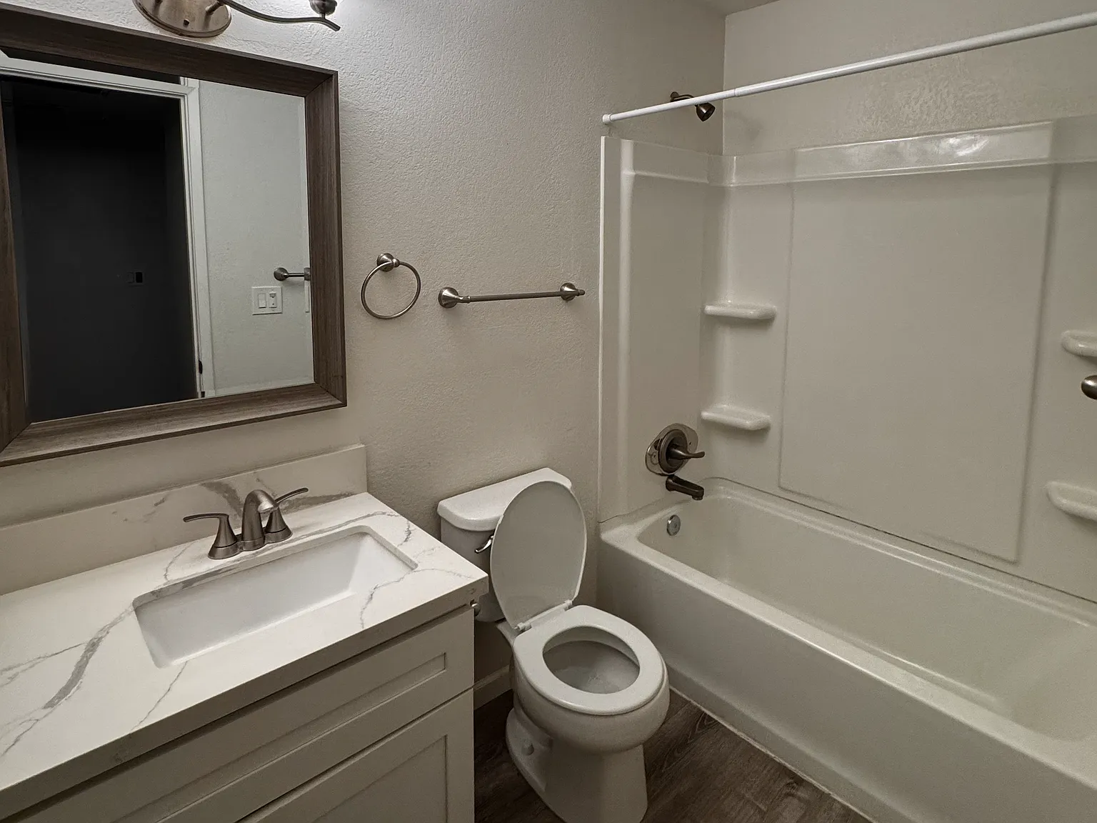 3 bed, 1390 sqft, $900 — Photo 2