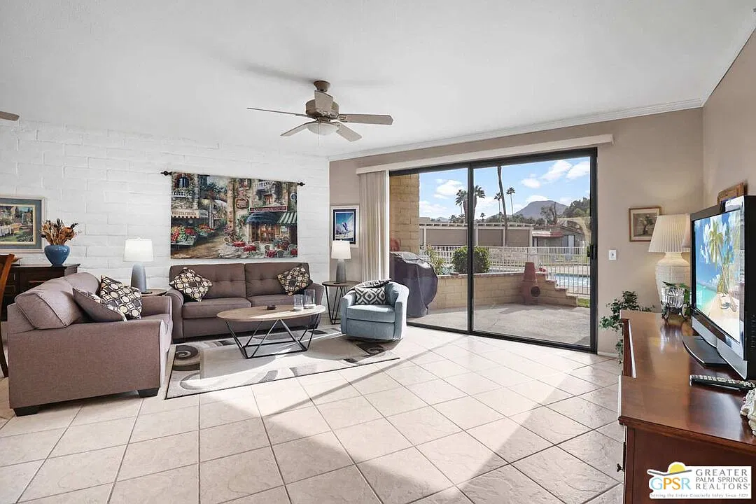 2 bed, 2.0 bath, 1406 sqft, $4,200 — Photo 2
