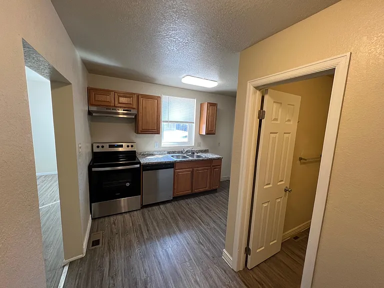 215 E Evans Ave #A — Photo 3