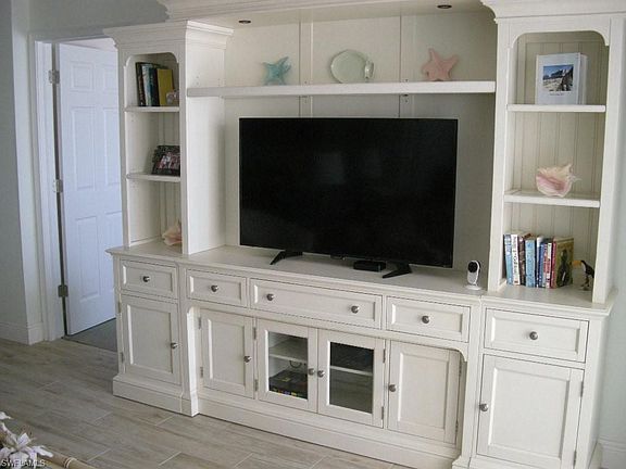 4th image of 25900 Hickory Blvd APT 205