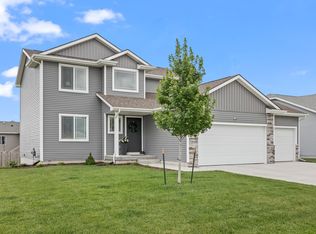 905 9th St, Waukee, IA 50263