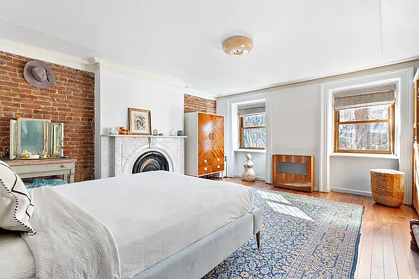 Sold by Compass | media 21