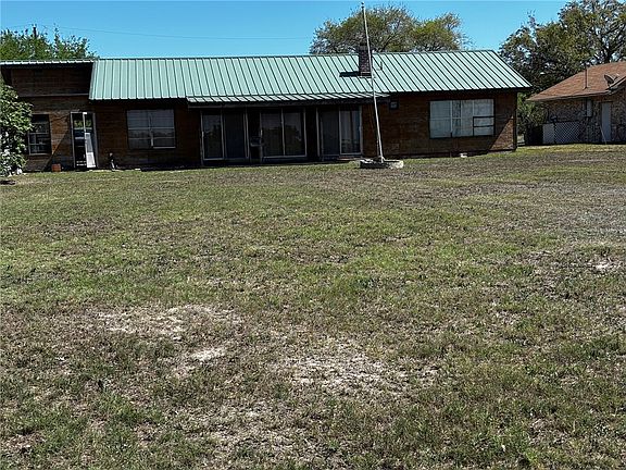 2nd image of 137 Harbor Cir