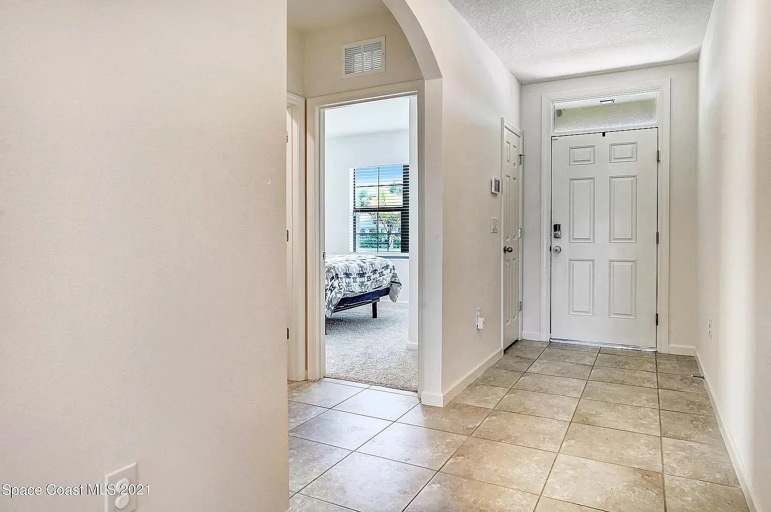 4 bed, 1908 sqft, $2,300 — Photo 2
