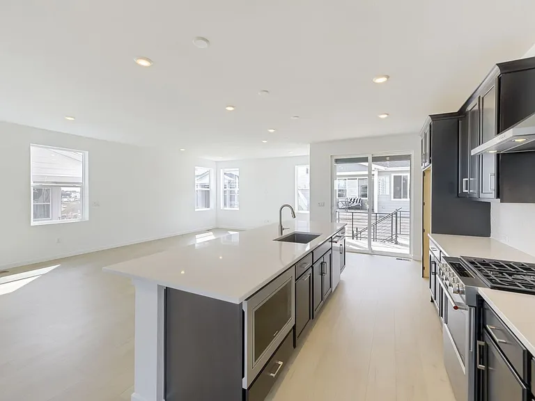 10940 Stanza Ln — Photo 9