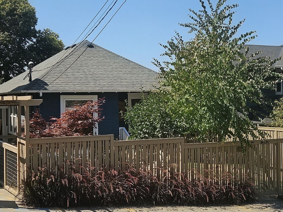 1st image of 1911B 8th Ave W