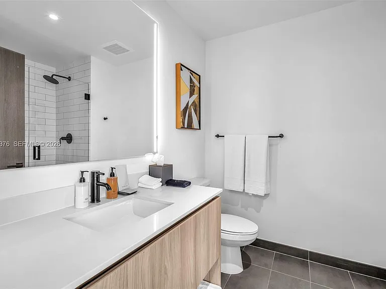 398 NE 5th St #Penthouse 4701 — Photo 31