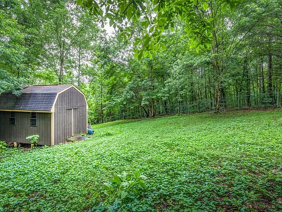 Exterior_Back_Shed