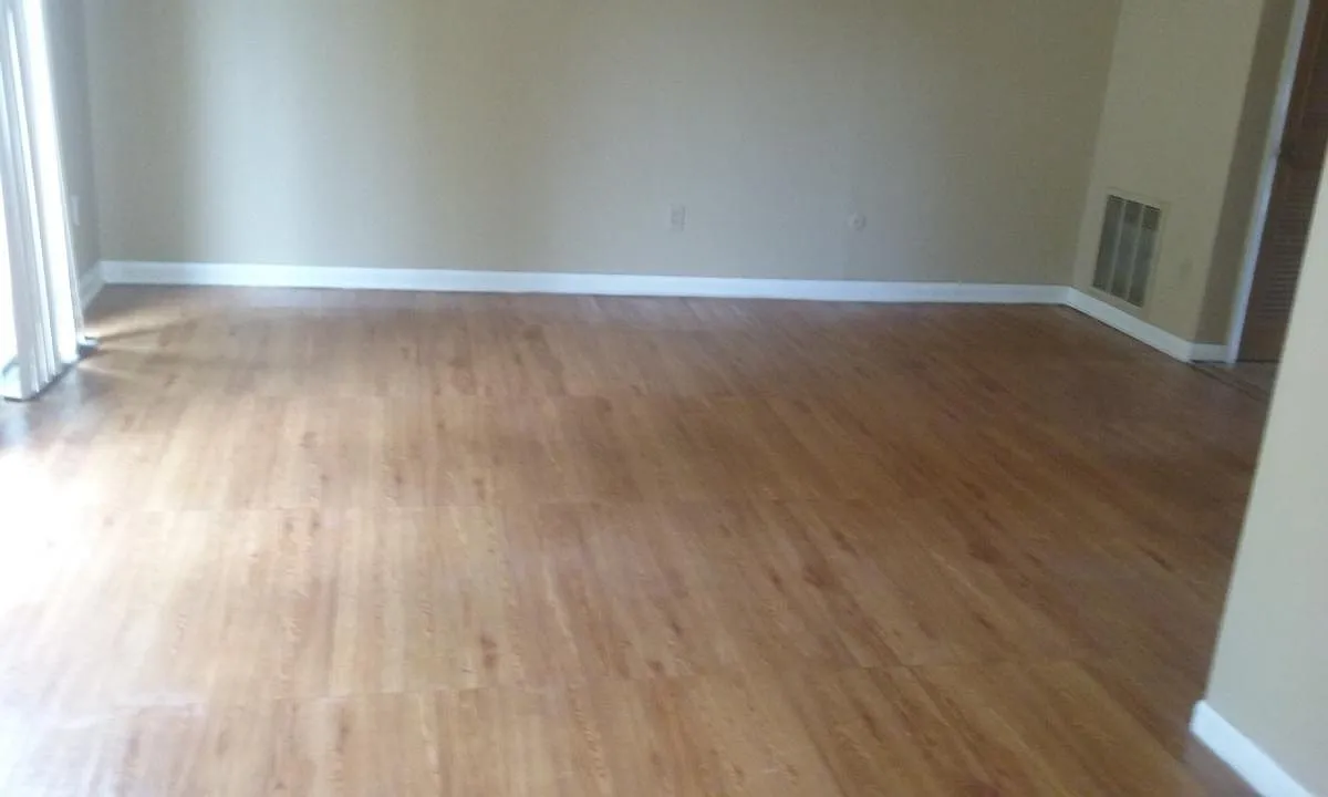 3 bed, 2.5 bath, 1680 sqft, $2,050 — Photo 3