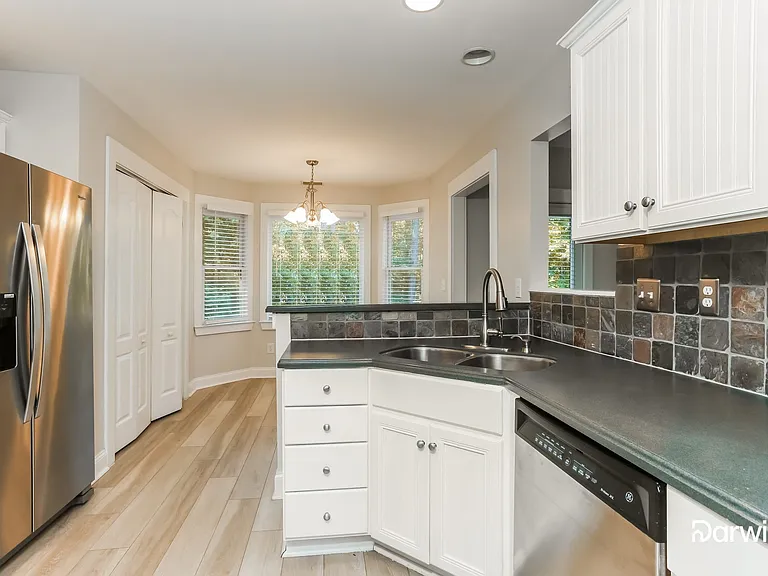 149 Lincoln Dr — Photo 5