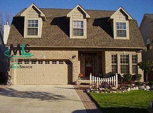 5923 Rolling Ridge Dr, Trenton, MI 48183