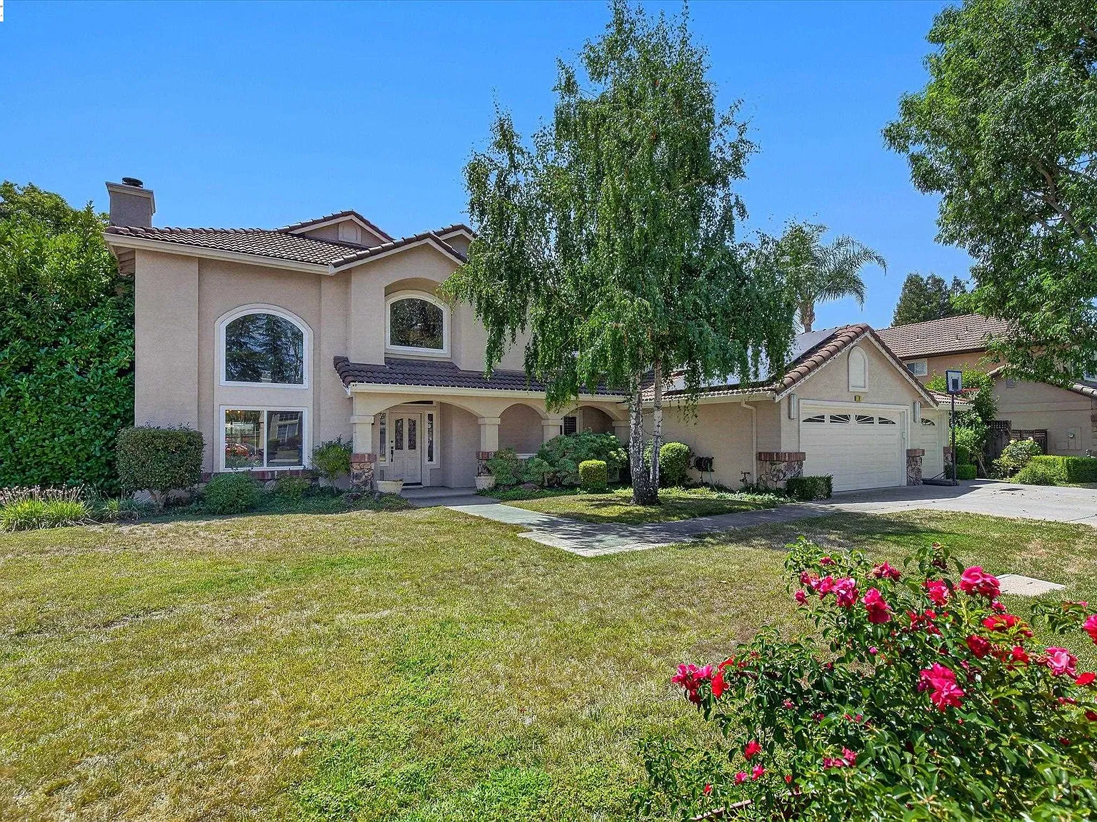 5 bed, 3483 sqft, $7,800 — Photo 3