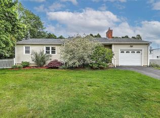 4 Johnson Ct, Bristol, RI 02809