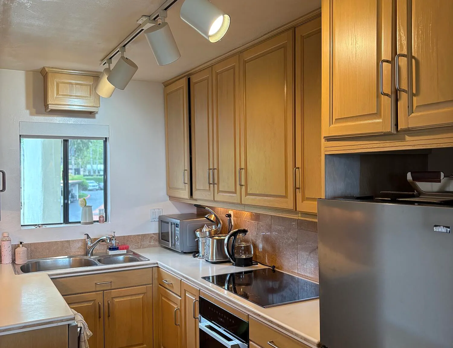 2 bed, 2.0 bath, 1020 sqft, $5,500 — Photo 2