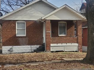8340 Eton Pl, Saint Louis, MO