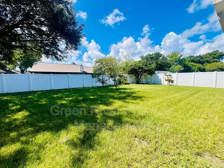 13140 Staffordshire Dr S — Photo 33