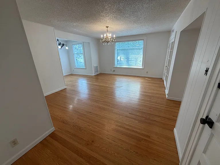 1406 West 9th — Photo 7