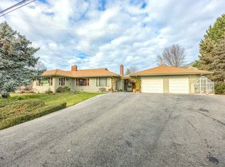 120 NE Scenic Dr, Grants Pass, OR 97526