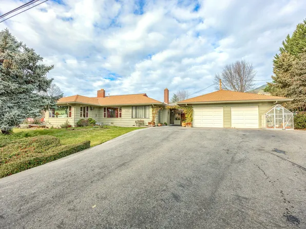 120 NE Scenic Dr, Grants Pass, OR 97526