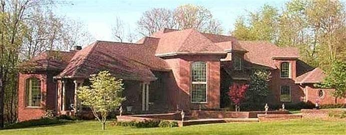1st image of 100 Woodridge Dr