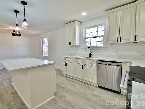 5th image of 2903 Forbes Rd