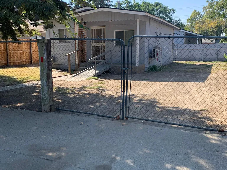 109 Maple St — Photo 1