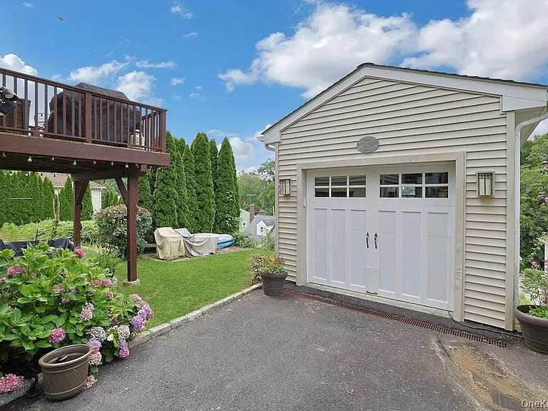 21 Anderson Ave — Photo 35