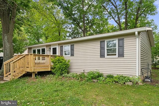 1st image of 582 Hanshew Ln