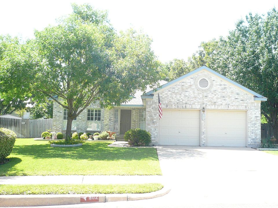 1st image of 902 Woodhollow Ln