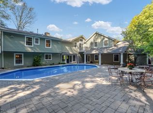 8 Cedar Ct, Long Valley, NJ 07853