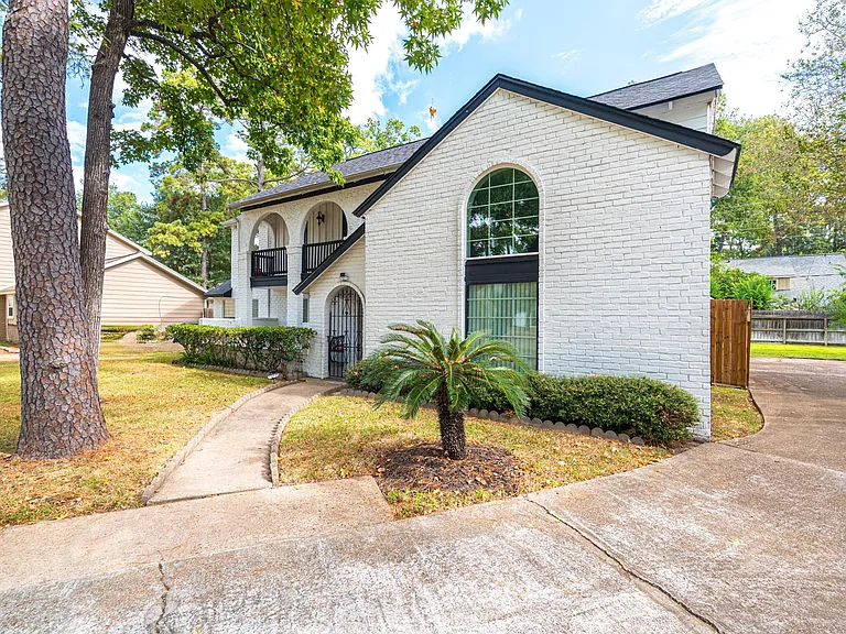 16902 Summit Oaks Ln — Photo 3