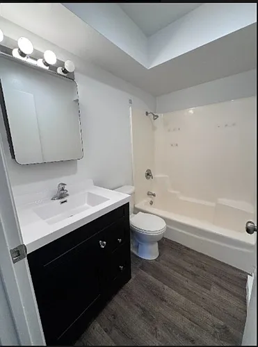 2022 Lawrence Ave Photo 1