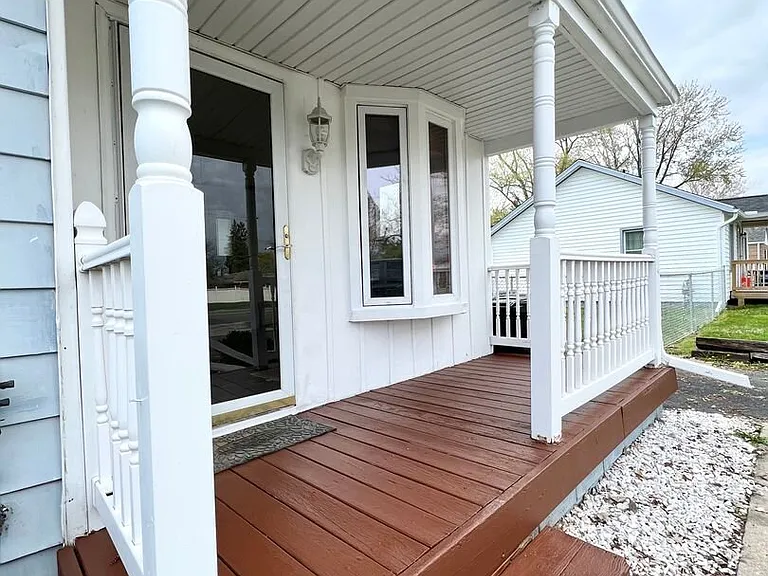 7531 N Inkster Rd — Photo 2