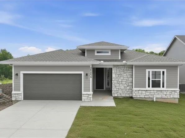 20659 Skyview Ln, Spring Hill, KS 66083