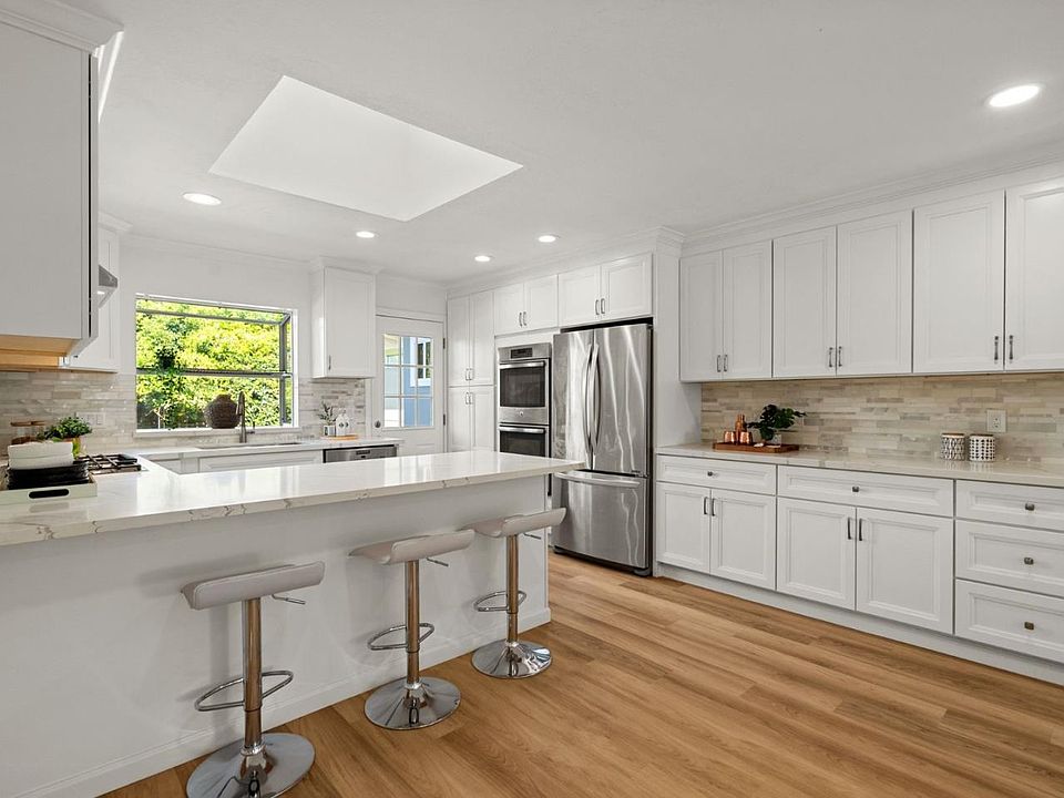 2nd image of 322 Los Padres Blvd