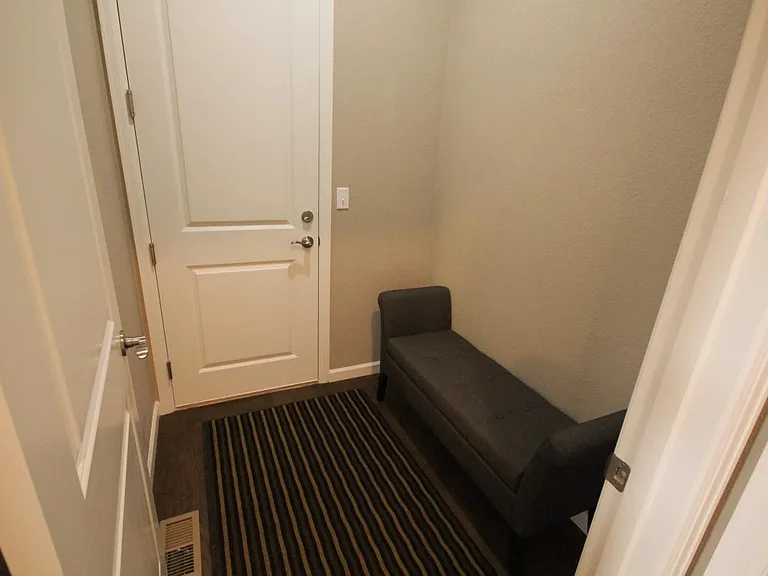 1401 Skyline Dr — Photo 40